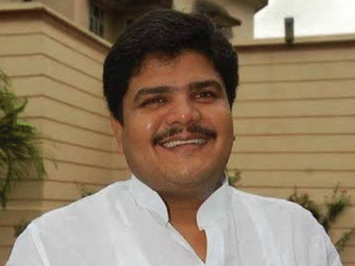 धनबाद के नीरज सिंह हत्याकांड का फैसला आज:झरिया के पूर्व विधायक संजीव सिंह सहित 11 पर आरोप, शहर में पुलिस मुस्तैद धनबाद के नीरज सिंह हत्याकांड का फैसला आज:झरिया के पूर्व विधायक संजीव सिंह सहित 11 पर आरोप, शहर में पुलिस मुस्तैद