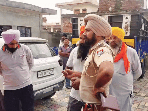 तरनतारन में बेटे ने की रिटायर्ड फौजी की हत्या:फसल बेचने को लेकर विवाद; सीने में मारी गोली; छिपाने के लिए किया अंतिम संस्कार