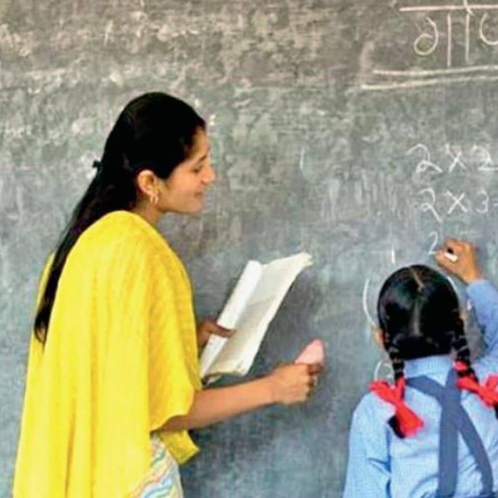 वेतन वृद्धि रोके जाने का विरोध… आज 3000 शिक्षक काला बिल्ला लगा कर जाएंगे स्कूल