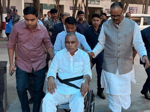 ओपी राजभर की तबीयत बिगड़ी, माइनर ब्रेन स्ट्रोक:डिप्टी सीएम खुद अस्पताल लेकर पहुंचे, एडमिट कराया; लोहिया से मेदांता शिफ्ट