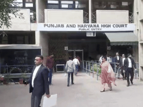 पंजाब-हरियाणा हाईकोर्ट ने UAPA के आरोपी को दी जमानत:कहा-सिर्फ हथियार बरामदगी से आतंकी साबित नहीं होता; 5 साल में कोई पूछताछ नहीं पंजाब-हरियाणा हाईकोर्ट ने UAPA के आरोपी को दी जमानत:कहा-सिर्फ हथियार बरामदगी से आतंकी साबित नहीं होता; 5 साल में कोई पूछताछ नहीं