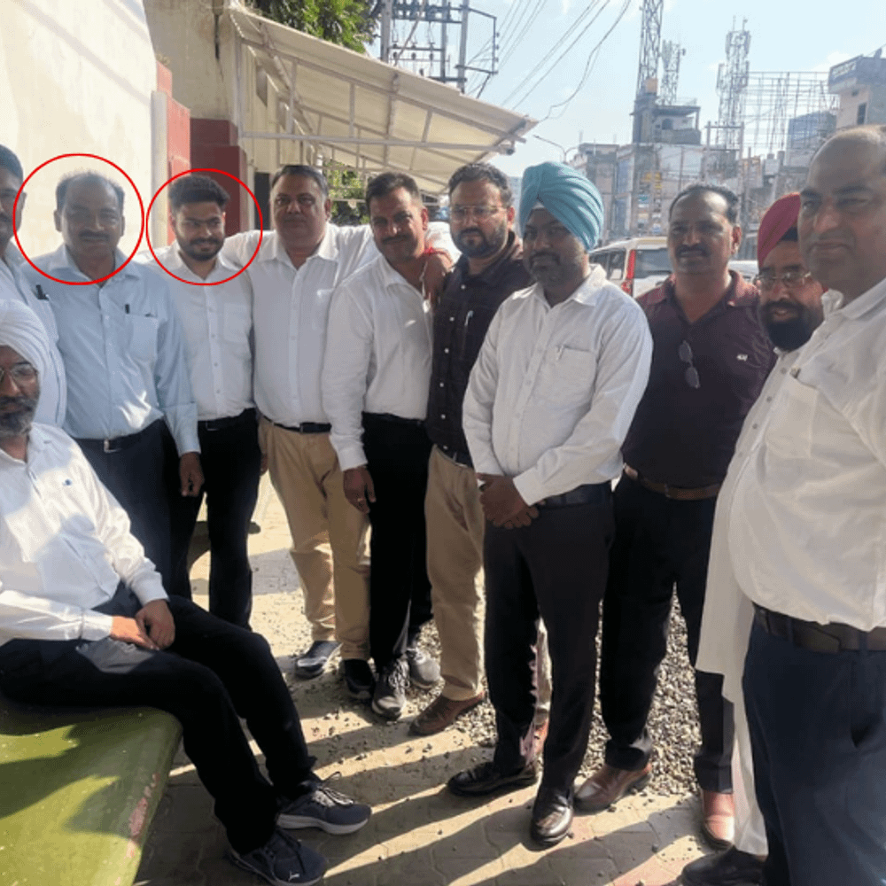 लुधियाना में वकीलों की हड़ताल 6 दिन बाद खत्म:आजाद और BJP पार्षद के बीच समझौता, सोमवार से कोर्ट का काम शुरू करेंगे लुधियाना में वकीलों की हड़ताल 6 दिन बाद खत्म:आजाद और BJP पार्षद के बीच समझौता, सोमवार से कोर्ट का काम शुरू करेंगे