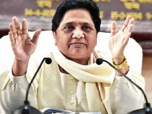 क्या राजभर मायावती के साथ जाएंगे?:बोले- आकाश चंद्रशेखर से बहुत आगे, बसपा राज में अफसर हनुमान चालीसा पढ़ते थे क्या राजभर मायावती के साथ जाएंगे?:बोले- आकाश चंद्रशेखर से बहुत आगे, बसपा राज में अफसर हनुमान चालीसा पढ़ते थे