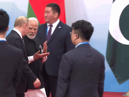 पुतिन से बात करते रहे मोदी:बगल में खड़े पाकिस्तानी PM शहबाज टकटकी लगाए देखते रहे; SCO समिट की 10 PHOTOS पुतिन से बात करते रहे मोदी:बगल में खड़े पाकिस्तानी PM शहबाज टकटकी लगाए देखते रहे; SCO समिट की 10 PHOTOS