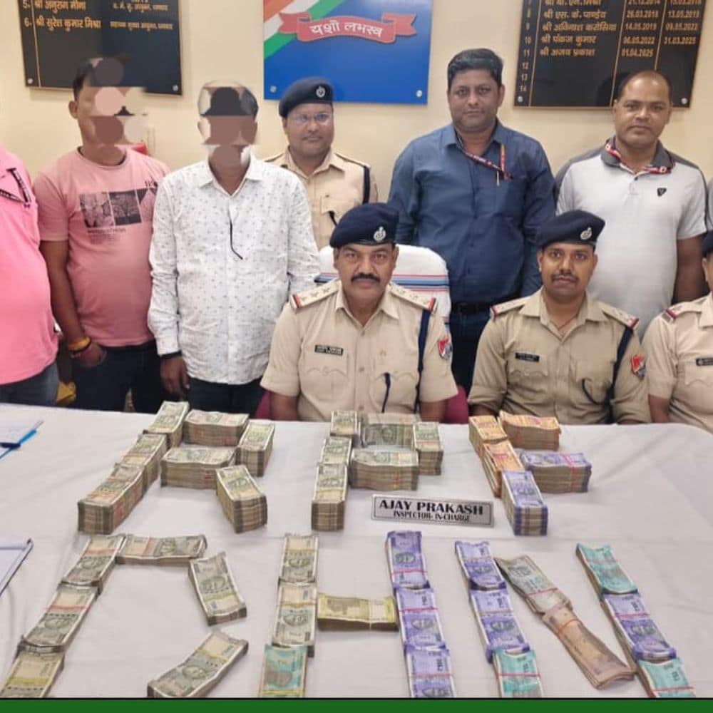 धनबाद स्टेशन पर आरपीएफ की कार्रवाई:स्कैनर में पकड़े गए 41.22 लाख रुपए, बिहार के दो लोग हिरासत में