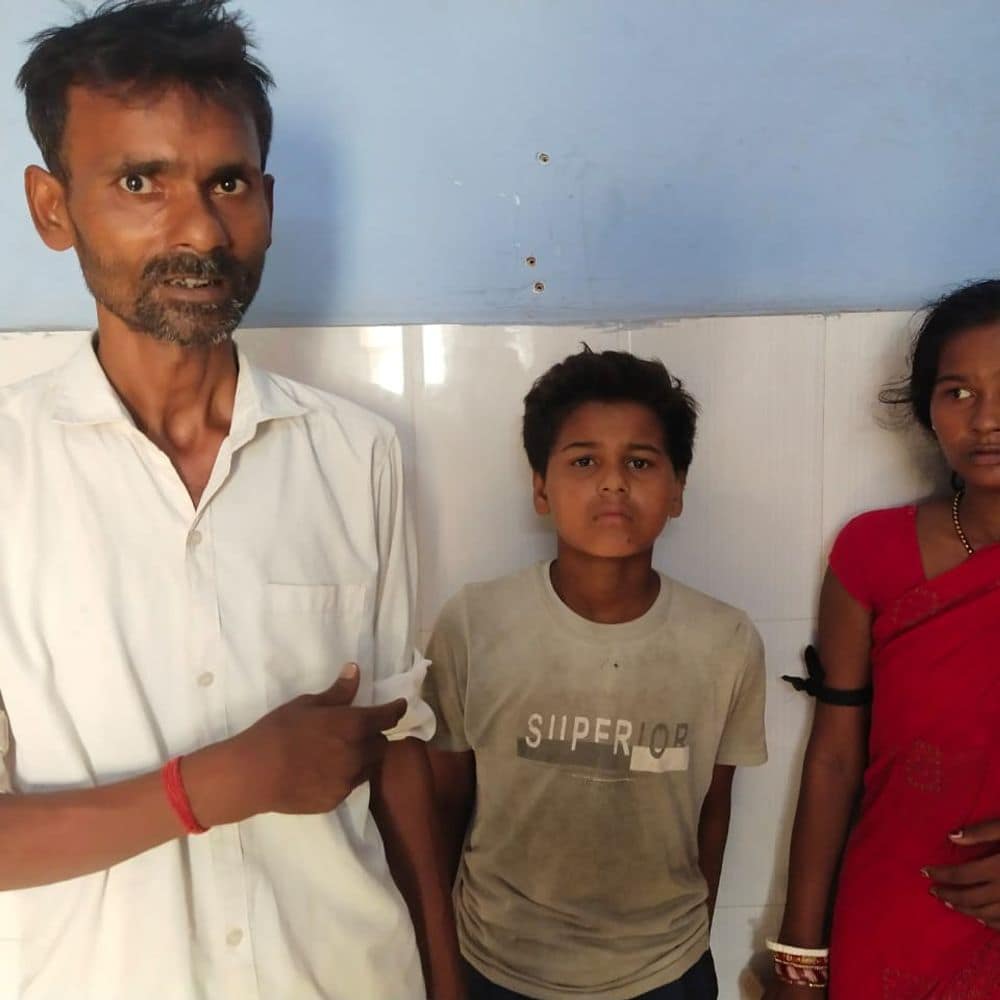 उधार में सिगरेट नहीं दी तो दुकानदार को पीटा:पीड़ित के बच्चों के साथ भी मारपीट, घायल की अंडे और गुटखे की शॉप पर हमला