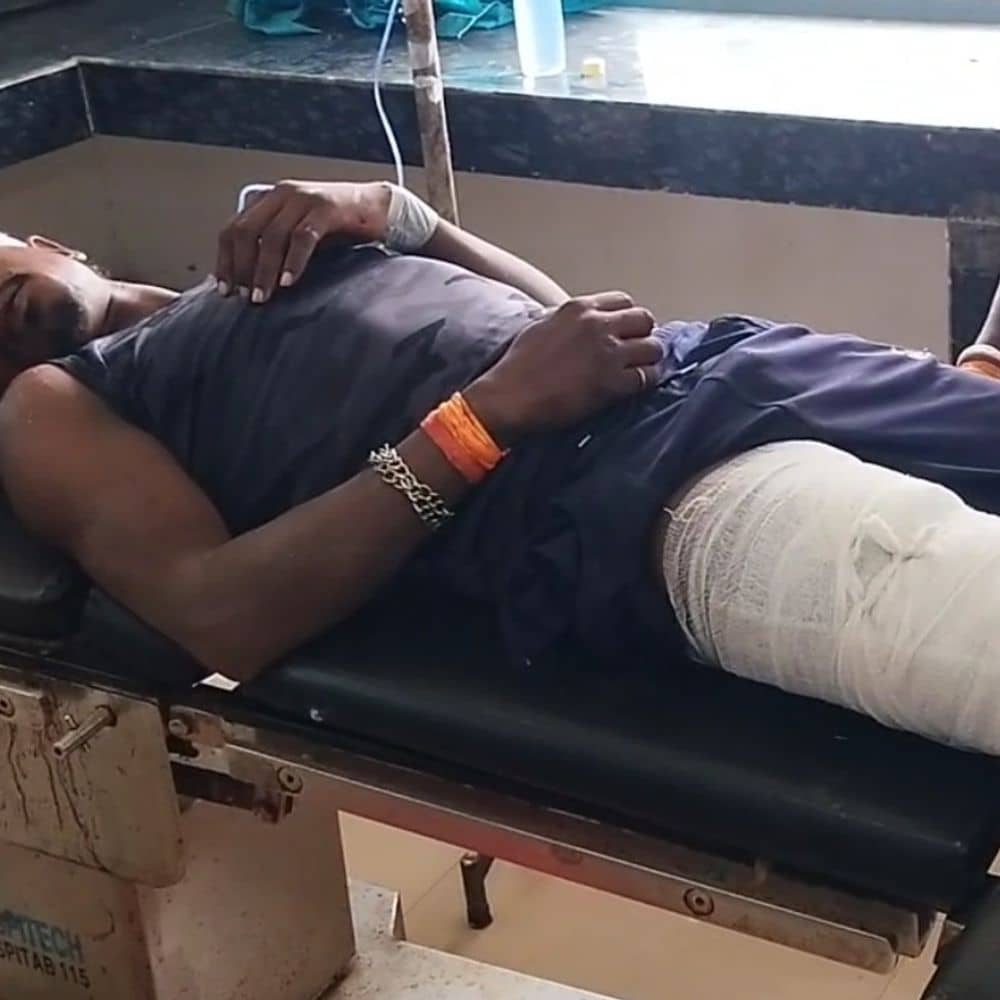 कोडरमा में पिकअप वैन और बाइक की टक्कर:मरकच्चो से झुमरीतिलैया जा रहे तीन युवक घायल, एक की हालत नाजुक कोडरमा में पिकअप वैन और बाइक की टक्कर:मरकच्चो से झुमरीतिलैया जा रहे तीन युवक घायल, एक की हालत नाजुक