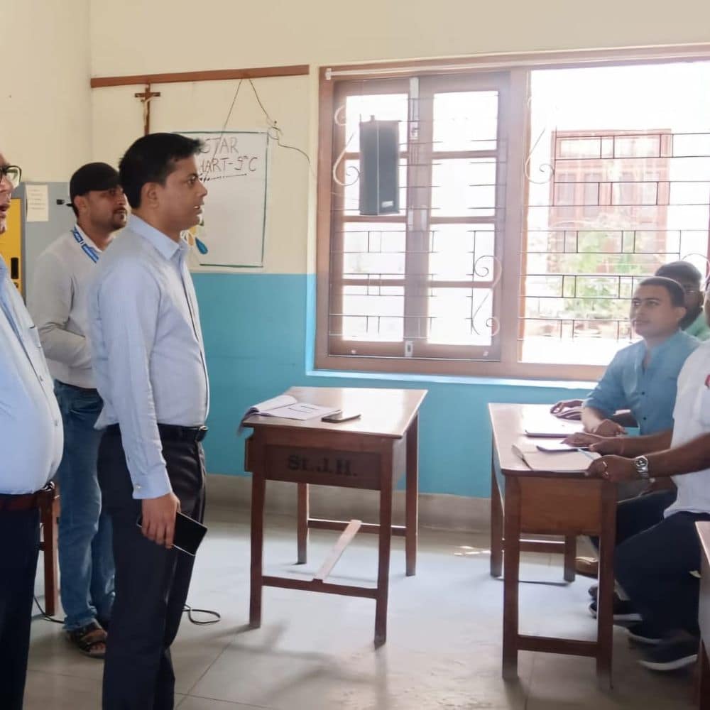 पश्चिम चंपारण में मतदान कर्मियों को प्रशिक्षण:जिला निर्वाचन पदाधिकारी ने पारदर्शी चुनाव को बताया प्राथमिकता