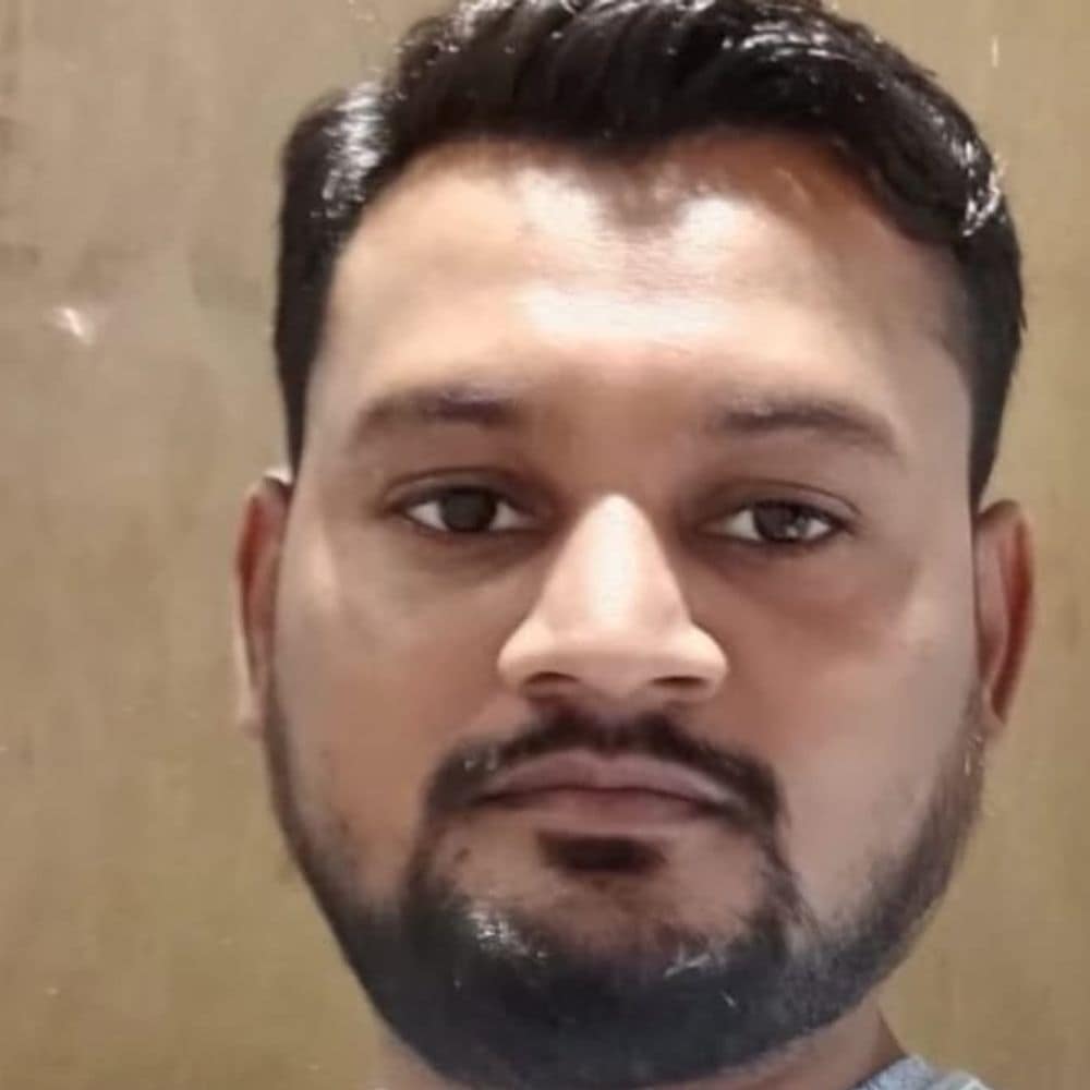 पसराहा में सड़क हादसा, एक की मौत:भागलपुर जाते समय अज्ञात वाहन ने मारी टक्कर, साथी घायल पसराहा में सड़क हादसा, एक की मौत:भागलपुर जाते समय अज्ञात वाहन ने मारी टक्कर, साथी घायल