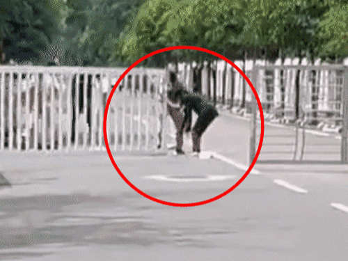एक्ट्रेस को फिल्म में रोल का लालच और रेप:यूपी से डायरेक्टर अरेस्ट, बेटा बोला- पुलिस ने जहर दिया; VIDEO में पूरा विवाद