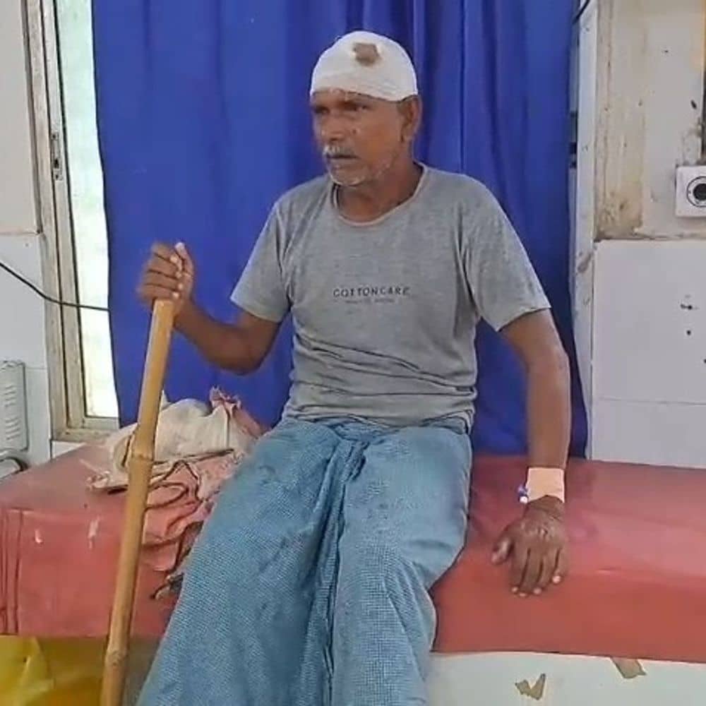 जमुई में बुजुर्ग को खंती और लाठी से पीटा:रास्ते के विवाद में किया हमला, जमीन पर जबरन कब्जा करने का आरोप; अस्पताल में भर्ती जमुई में बुजुर्ग को खंती और लाठी से पीटा:रास्ते के विवाद में किया हमला, जमीन पर जबरन कब्जा करने का आरोप; अस्पताल में भर्ती