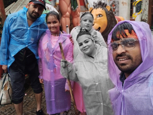 वैष्णो देवी लैंडस्लाइड…मौत से 10 मिनट पहले की सेल्फी:पति बोला- चढ़ाई में आगे निकल गए थे, 24 घंटे बाद पत्नी की मौत का पता चला वैष्णो देवी लैंडस्लाइड…मौत से 10 मिनट पहले की सेल्फी:पति बोला- चढ़ाई में आगे निकल गए थे, 24 घंटे बाद पत्नी की मौत का पता चला