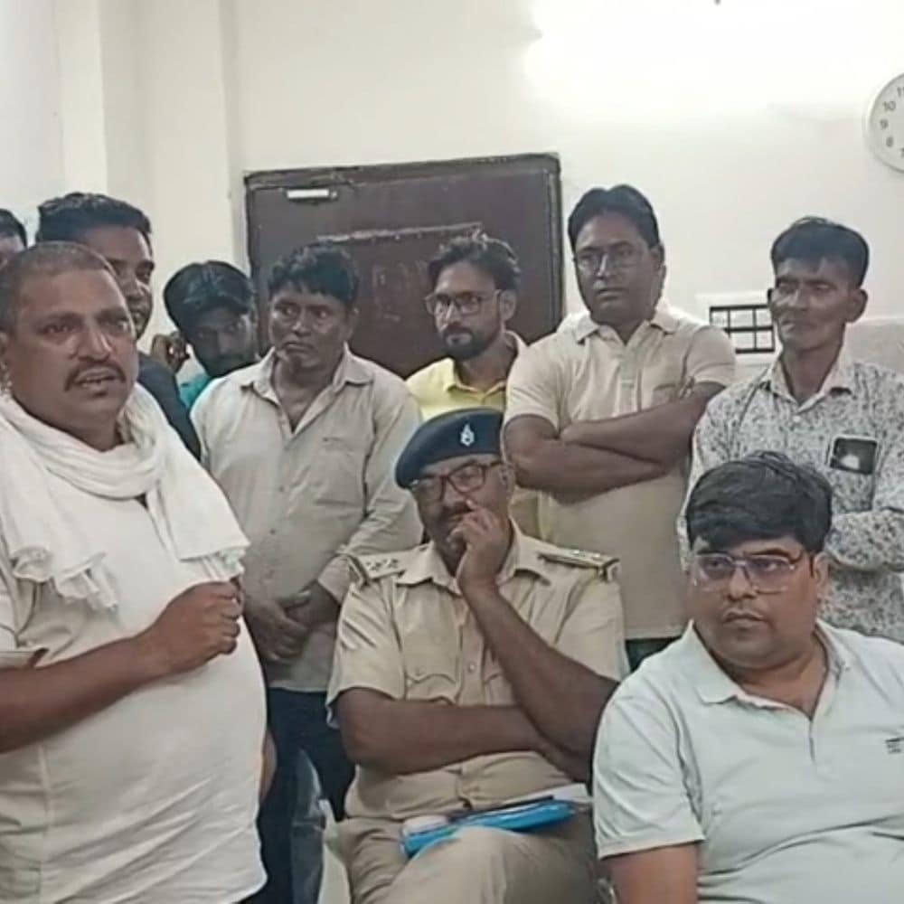 सर्पदंश से बोकारो में युवक की मौत:परिजनों का आरोप- देरी से मिला एंटी-वेनम इंजेक्शन, अस्पताल प्रबंधक ने आरोप नकारे