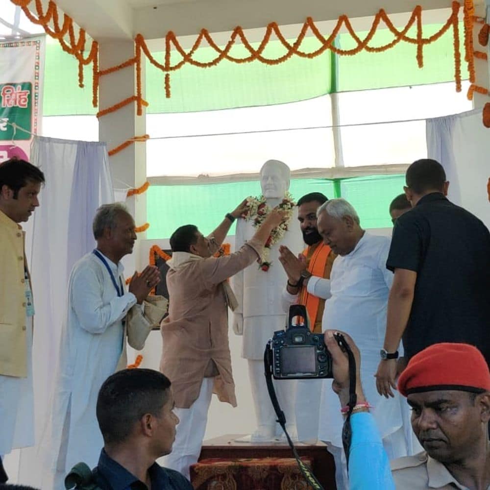 खगड़िया पहुंचे सीएम नीतीश कुमार:पूर्व मुख्यमंत्री सतीश प्रसाद सिंह की प्रतिमा का किया अनावरण