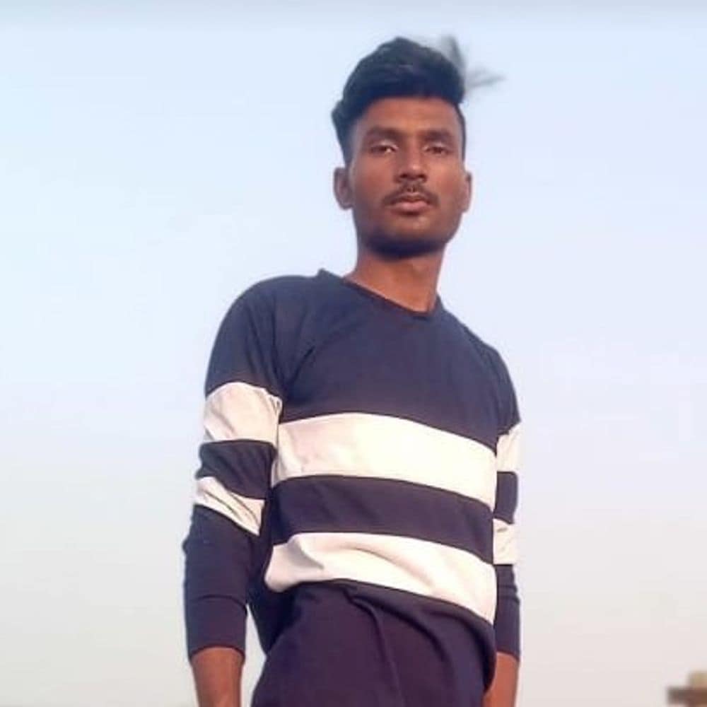 जमुई में तालाब में डूबने से युवक की मौत:शौच के लिए गए 28 वर्षीय मजदूर की पैर फिसलने से डूबकर गई जान , प्रशासन से मुआवजा की मांग