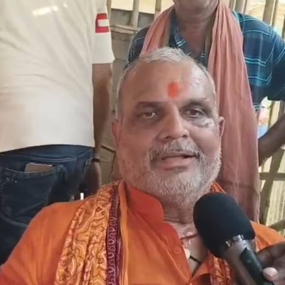 चौपाल कार्यक्रम में भाजपा विधायक को लोगों ने घेरा:मिथिला राज्य पर दिया था विवादित बयान, सुरक्षाकर्मियों ने भीड़ से बचाकर निकाला