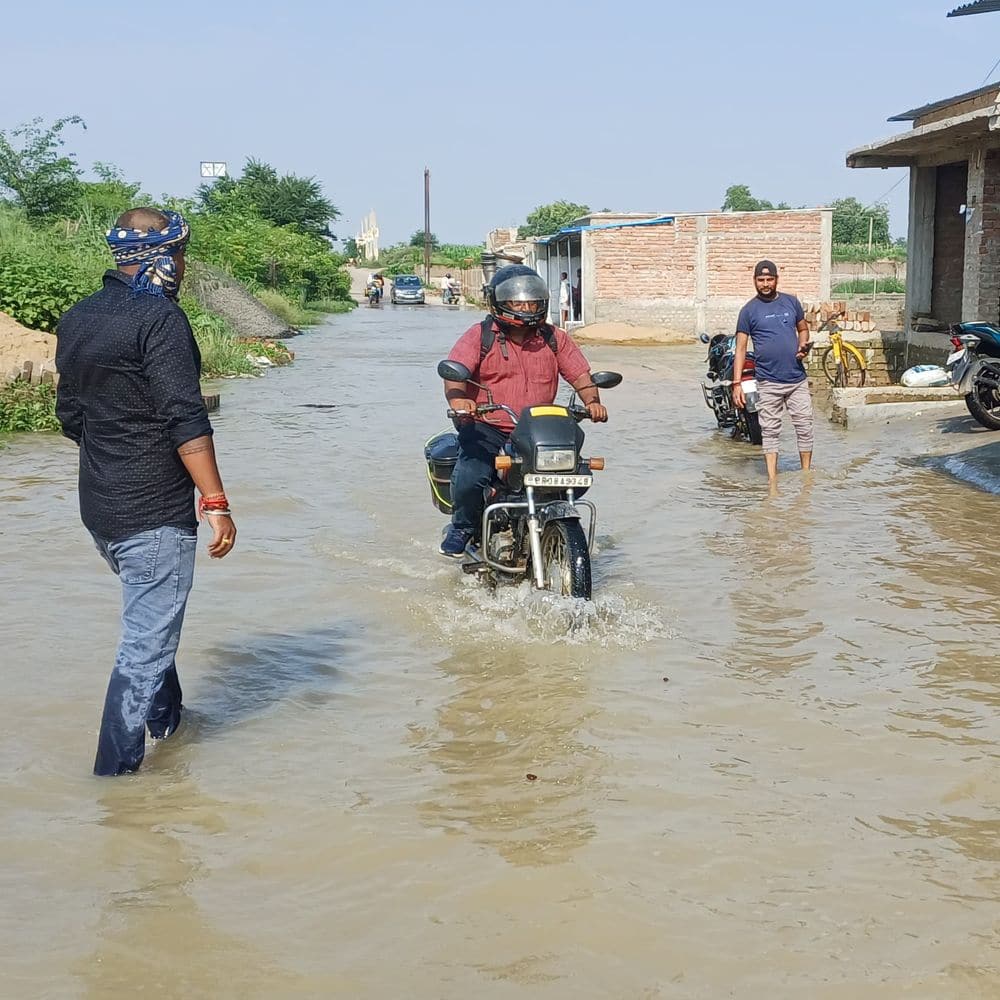 मुंगेर में गंगा का जलस्तर हर घंटे 2 सेमी बढ़ा:खतरे के निशान से 29 सेमी नीचे, 6 हरि बाबू टोला में कटाव जारी