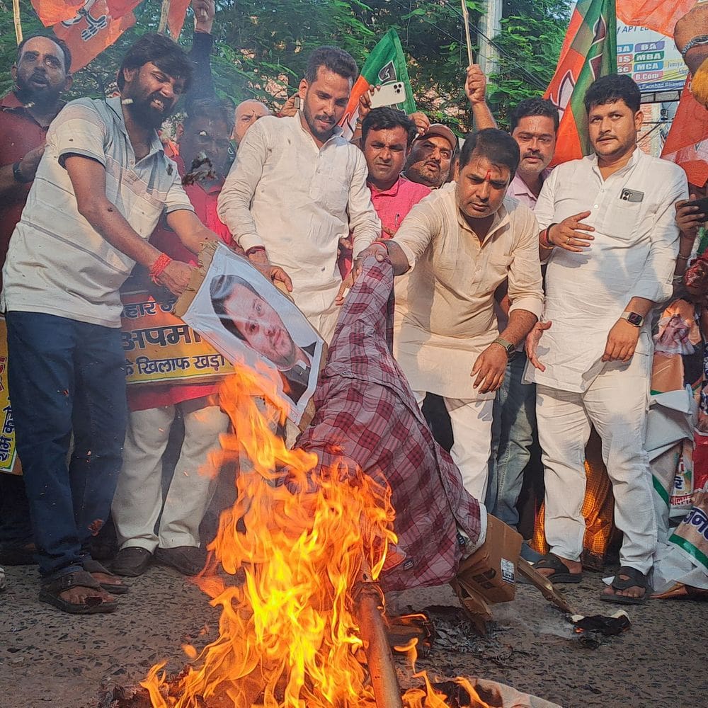 पीएम मोदी और उनकी मां पर अभद्र टिप्पणी का विरोध:दरभंगा में हुई घटना के बाद बिहार में बीजेपी का प्रदर्शन, राहुल-तेजस्वी का पुतला फूंका पीएम मोदी और उनकी मां पर अभद्र टिप्पणी का विरोध:दरभंगा में हुई घटना के बाद बिहार में बीजेपी का प्रदर्शन, राहुल-तेजस्वी का पुतला फूंका