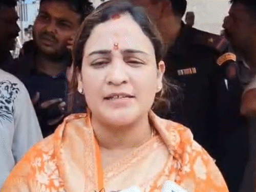 अपर्णा बोलीं- राहुल गांधी अपनी मां का सम्मान नहीं करते:काशी में महिला आयोग की उपाध्यक्ष ने कहा- PM की मां को गाली देना गलत