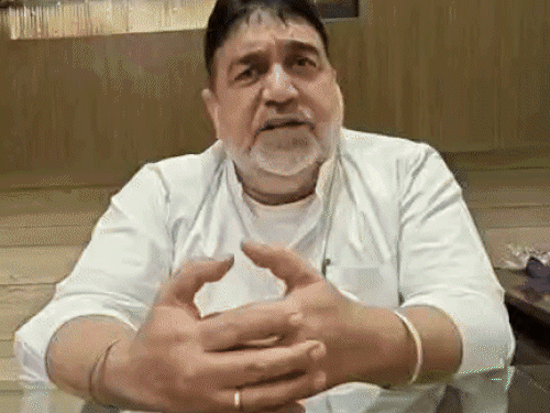 लुधियाना में दरेसी दशहरा मेले का विवाद बढ़ा:MLA और ठेकेदार आमने-सामने; विधायक बोले- ठेकेदार पर मानहानि का केस करूंगा लुधियाना में दरेसी दशहरा मेले का विवाद बढ़ा:MLA और ठेकेदार आमने-सामने; विधायक बोले- ठेकेदार पर मानहानि का केस करूंगा