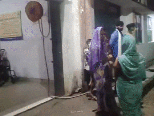 जिउतिया व्रत के दौरान करंट से महिला की मौत:गीले कपड़े सुखाने के दौरान लगा करंट, परिजनों ने बिजली विभाग पर लापरवाही का आरोप