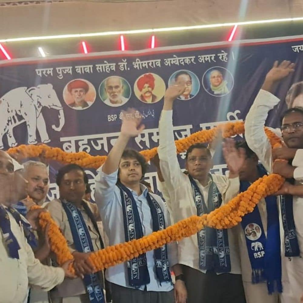 बेतिया में बसपा की सभा में उमड़ा जनसैलाब:नेताओं ने 2025 विधानसभा चुनाव में दिखाई चुनावी रणनीति