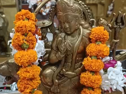 देवीपाटन मंदिर के गर्भगृह से पाताल तक सुरंग:त्रेता युग से जल रही अखंड ज्योति; VIDEO में देखिए जहां कर्ण को मिली सिद्धि देवीपाटन मंदिर के गर्भगृह से पाताल तक सुरंग:त्रेता युग से जल रही अखंड ज्योति; VIDEO में देखिए जहां कर्ण को मिली सिद्धि