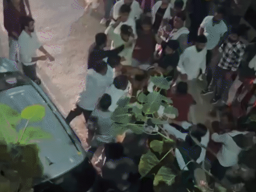 सहारनपुर में डॉक्टर ने नवजात के पिता को दौड़ाकर पीटा:पिता बोले-लड़के की जगह लड़की को रखा, बवाल के बाद डॉक्टर हिरासत में