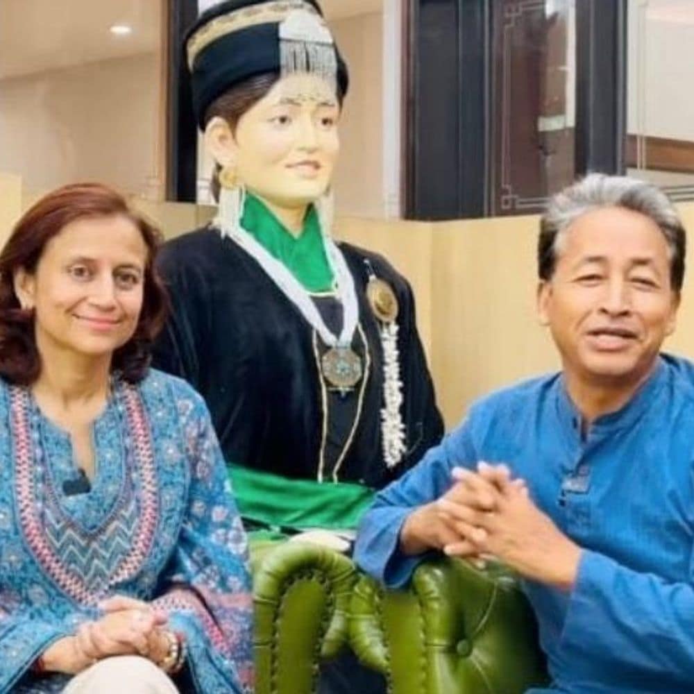 लेह हिंसा-वांगचुक की पत्नी की SC में बंदी प्रत्यक्षीकरण याचिका:बोलीं- एक हफ्ता हो गया, न पति की सेहत पता, न ही गिरफ्तारी की वजह लेह हिंसा-वांगचुक की पत्नी की SC में बंदी प्रत्यक्षीकरण याचिका:बोलीं- एक हफ्ता हो गया, न पति की सेहत पता, न ही गिरफ्तारी की वजह
