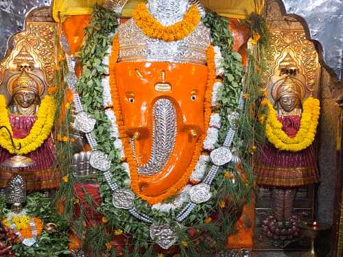 वाराणसी का ऐसा मंदिर, जहां 9 देवी विराजमान, VIDEO:यहां मां कुष्मांडा के दर्शन से पहले दुर्ग विनायक के आगे सिर झुकाते हैं भक्त