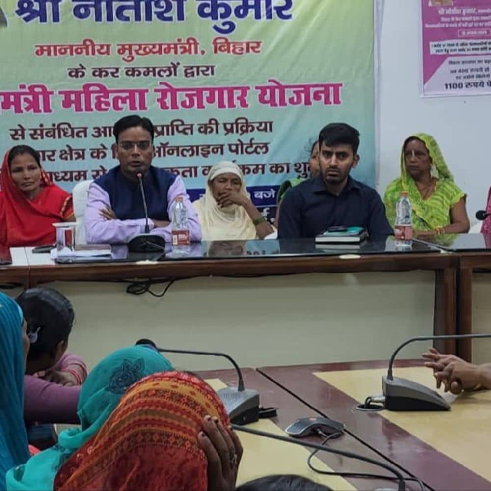 ‘लखपति दीदी अब बनेंगी करोड़पति’:डीएम ने कहा- मुख्यमंत्री महिला रोजगार योजना से जिंदगी में आएगा बदलाव ‘लखपति दीदी अब बनेंगी करोड़पति’:डीएम ने कहा- मुख्यमंत्री महिला रोजगार योजना से जिंदगी में आएगा बदलाव