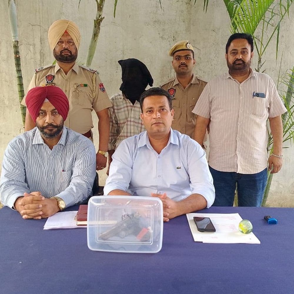लुधियाना पुलिस ढूंढती रही, शूटर ने कोर्ट में किया सरेंडर:बैंक मैनेजर पर शूटर से करवाई फायरिंग , मां की मौत का लिया था बदला लुधियाना पुलिस ढूंढती रही, शूटर ने कोर्ट में किया सरेंडर:बैंक मैनेजर पर शूटर से करवाई फायरिंग , मां की मौत का लिया था बदला