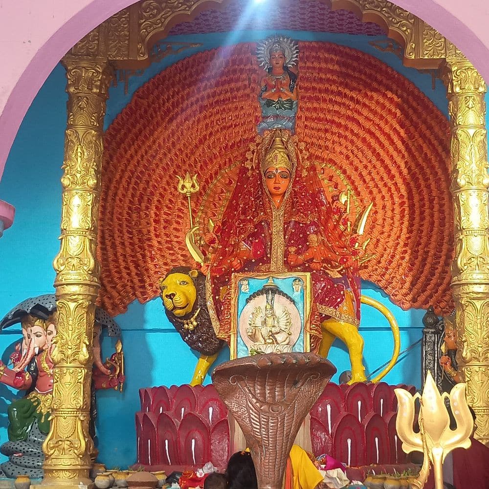 1008 भुजा वाली दुर्गा प्रतिमा बनी आकर्षण का केंद्र:भक्त रुद्राक्ष और मनोकामना वृक्ष के भी दर्शन कर रहे, बड़ी संख्या में पहुंच रहे श्रद्धालु 1008 भुजा वाली दुर्गा प्रतिमा बनी आकर्षण का केंद्र:भक्त रुद्राक्ष और मनोकामना वृक्ष के भी दर्शन कर रहे, बड़ी संख्या में पहुंच रहे श्रद्धालु