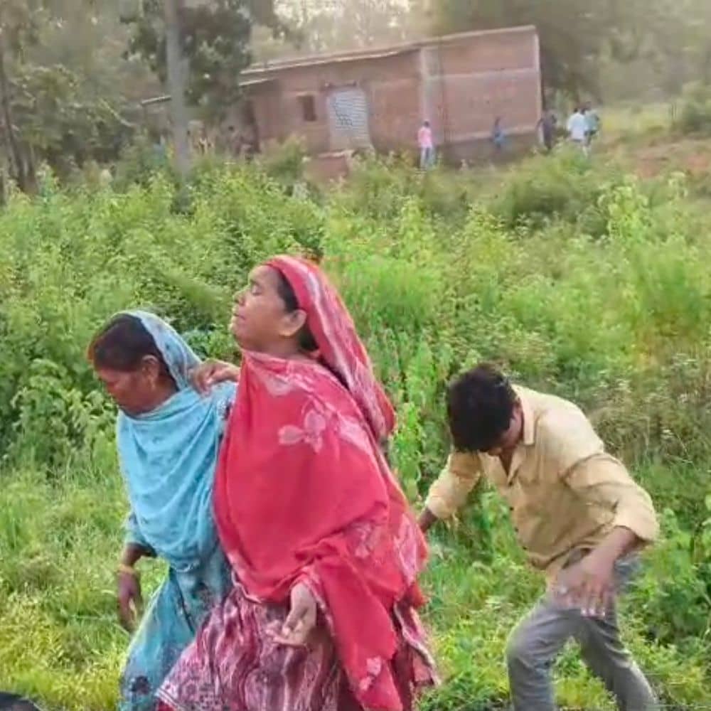 रामगढ़ में हाथियों के झुंड ने अधेड़ को कुचला, मौत:खेतों और मकानों को भी पहुंचाया नुकसान, मृतक के परिजनों ने की मुआवजे की मांग रामगढ़ में हाथियों के झुंड ने अधेड़ को कुचला, मौत:खेतों और मकानों को भी पहुंचाया नुकसान, मृतक के परिजनों ने की मुआवजे की मांग