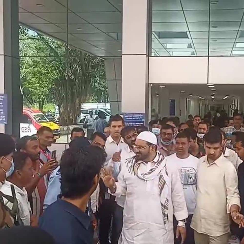 मंत्री हफीजुल हसन इलाज के लिए गए गुरुग्राम:तबीयत खराब होने पर भर्ती थे रांची के अस्पताल में, तत्काल उपचार से हालत में हुआ सुधार मंत्री हफीजुल हसन इलाज के लिए गए गुरुग्राम:तबीयत खराब होने पर भर्ती थे रांची के अस्पताल में, तत्काल उपचार से हालत में हुआ सुधार