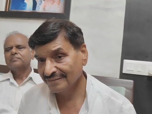 शिवपाल बोले- भाजपा किसानों, गरीबों और देश को लूट रही:हमारी सरकार में खाद की कमी नहीं थी, आज दो बोरी मिलने में भी किल्लत