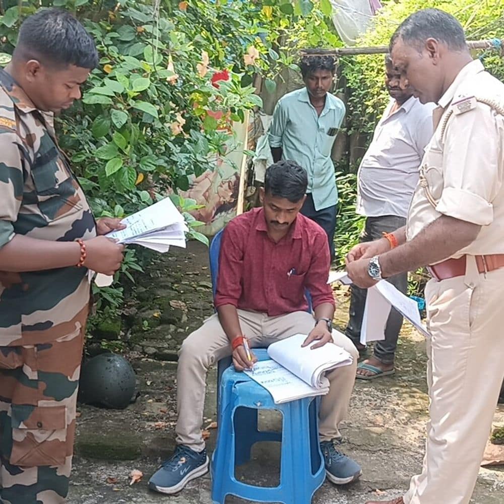 बोकारो स्टील प्लांट में ठेका मजदूर की मौत:सेक्टर-9 की झोपड़ी में मिला शव, मुंगेर का था रहने वाला; फंदे से लटकी थी लाश बोकारो स्टील प्लांट में ठेका मजदूर की मौत:सेक्टर-9 की झोपड़ी में मिला शव, मुंगेर का था रहने वाला; फंदे से लटकी थी लाश