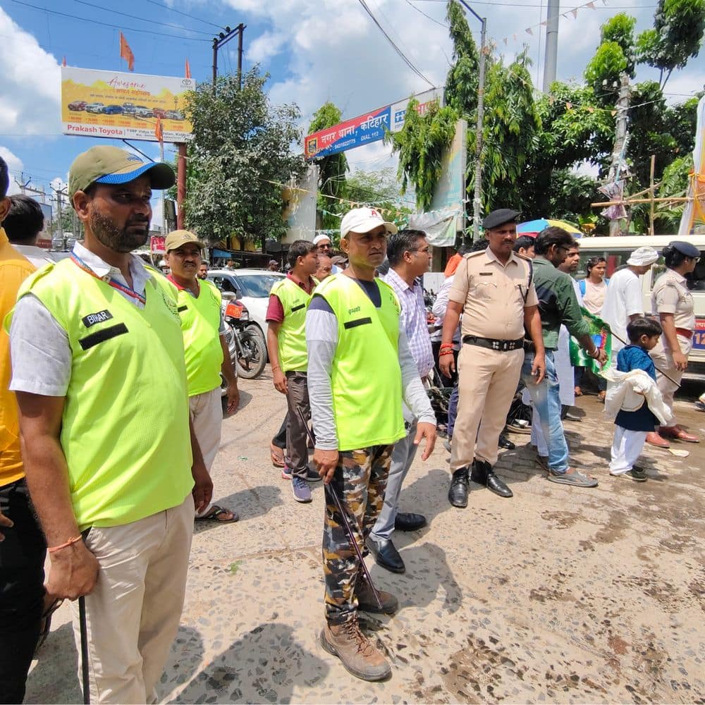 कटिहार में ईद मिलादुन्नबी पर निकली जुलूसे मोहम्मदी:तिरंगा लेकर युवाओं ने लगाए हिंदुस्तान जिंदाबाद के नारे, सभी रास्तों पर पुलिस तैनात कटिहार में ईद मिलादुन्नबी पर निकली जुलूसे मोहम्मदी:तिरंगा लेकर युवाओं ने लगाए हिंदुस्तान जिंदाबाद के नारे, सभी रास्तों पर पुलिस तैनात