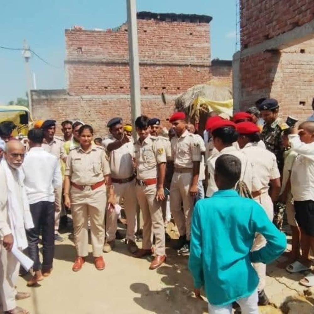 बक्सर पुलिस ने मेला के लिए जारी किए निर्देश:बच्चों के पैकेट में मोबाइल नंबर और पता लिखकर रखें, असामाजिक तत्वों पर रहेगी कड़ी नजर