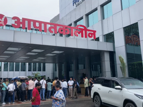 मंत्री हफीजुल हसन की तबीयत बिगड़ी:पारस अस्पताल में भर्ती, हेल्थ मिनिस्टर बोले- जरूरत पड़ी को दिल्ली शिफ्ट करेंगे
