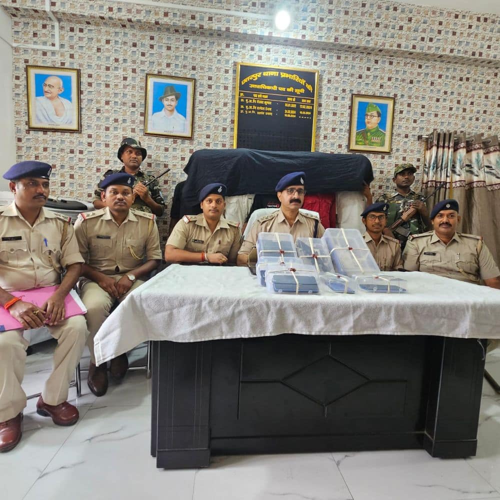 पांच अपराधी गिरफ्तार, सरगना का अंतरराज्यीय गिरोह से संबंध:छत्तीसगढ़ में 8 किलो सोना लूट में था शामिल, कई केस दर्ज; राहगीरों को बनाते थे निशाना पांच अपराधी गिरफ्तार, सरगना का अंतरराज्यीय गिरोह से संबंध:छत्तीसगढ़ में 8 किलो सोना लूट में था शामिल, कई केस दर्ज; राहगीरों को बनाते थे निशाना