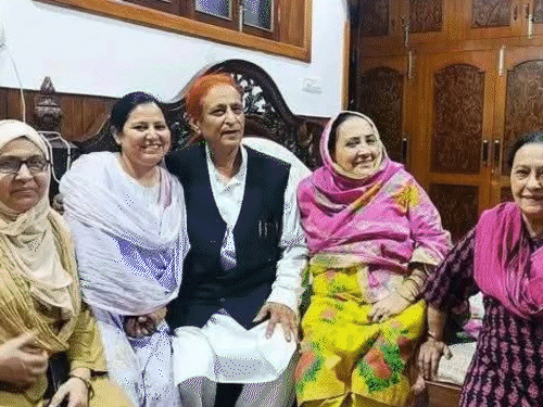 आजम ने सपा छोड़ी तो अखिलेश को कितना नुकसान?:शायरी में छलका दर्द- पत्ता-पत्ता, बूटा-बूटा हाल हमारा जाने