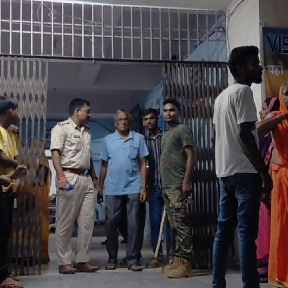 सुपौल में आपसी विवाद में चली गोली, युवक जख्मी:SP बोले -दोषियों के खिलाफ सख्त कार्रवाई, शांति व्यवस्था बनाए रखने को पुलिस गश्त तेज , 2 गिरफ्तार
