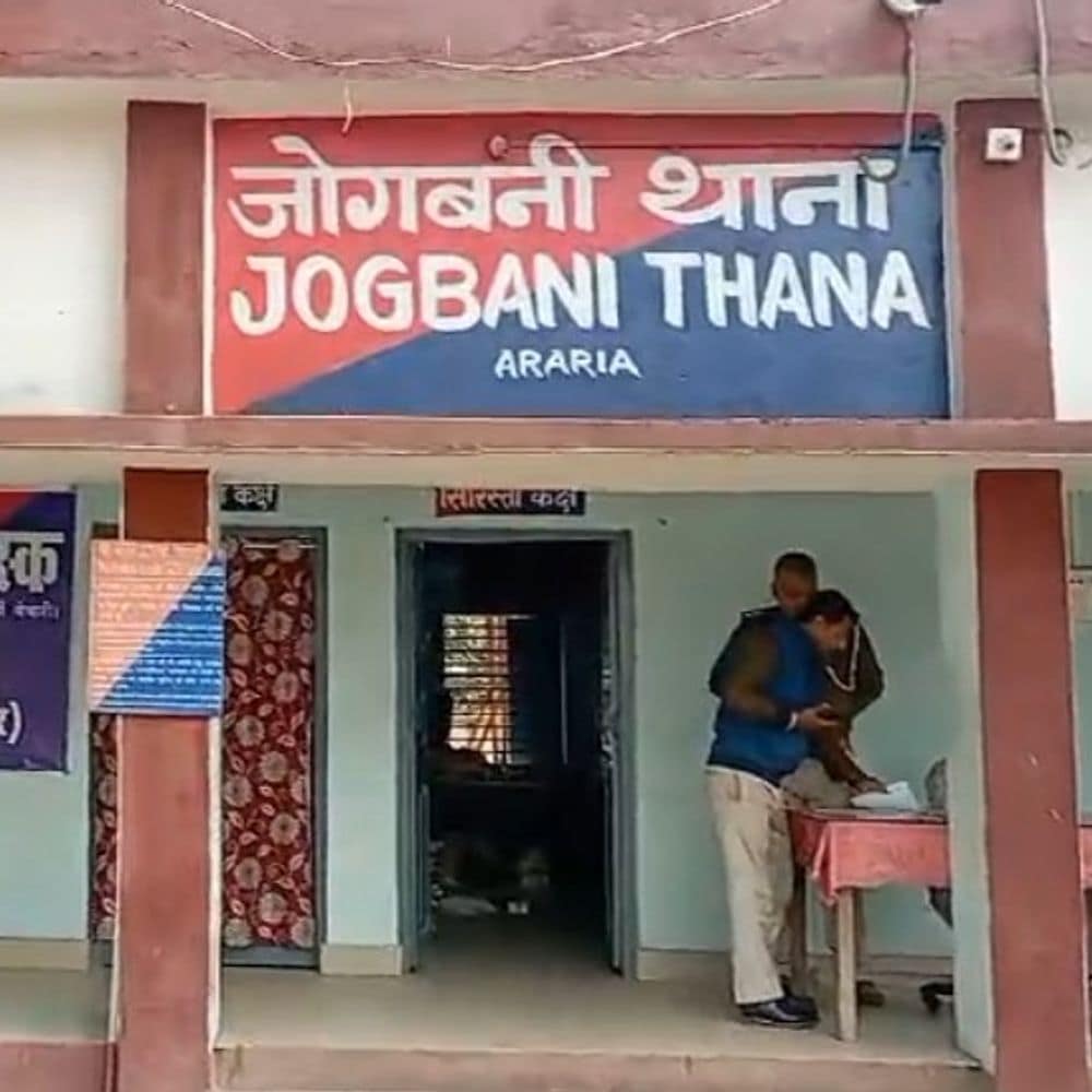 जोगबनी में धार्मिक टिप्पणी पर युवक गिरफ्तार:सोशल मीडिया पर आपत्तिजनक पोस्ट करने का आरोप,मोबाइल फोन जब्त , FIR दर्ज जोगबनी में धार्मिक टिप्पणी पर युवक गिरफ्तार:सोशल मीडिया पर आपत्तिजनक पोस्ट करने का आरोप,मोबाइल फोन जब्त , FIR दर्ज