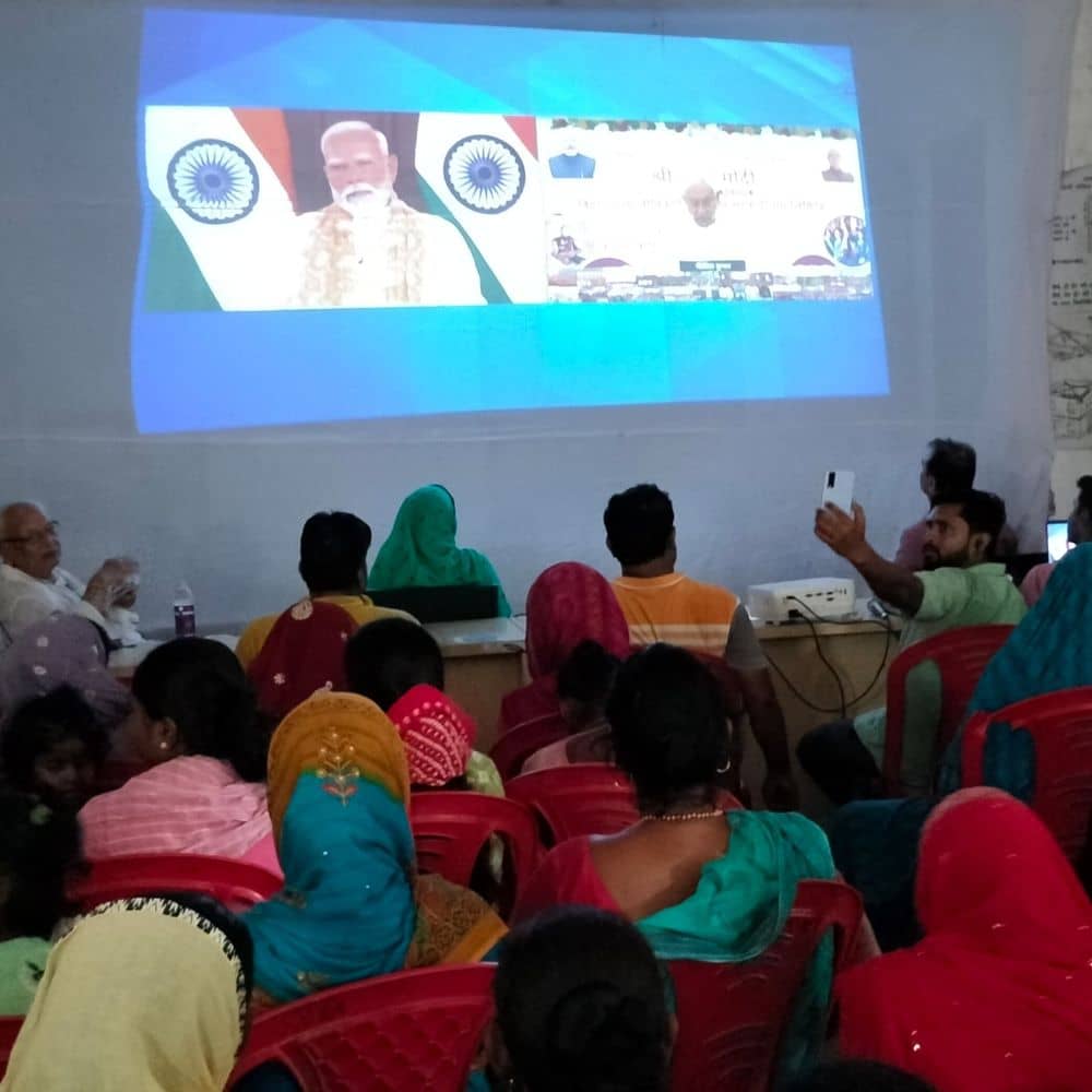 प्रधानमंत्री नरेंद्र मोदी ने जीविका निधि का किया शुभारंभ:सुपौल में कार्यक्रम देखने उमड़ी भीड़, महिलाओं को मिलेगा फायदा प्रधानमंत्री नरेंद्र मोदी ने जीविका निधि का किया शुभारंभ:सुपौल में कार्यक्रम देखने उमड़ी भीड़, महिलाओं को मिलेगा फायदा