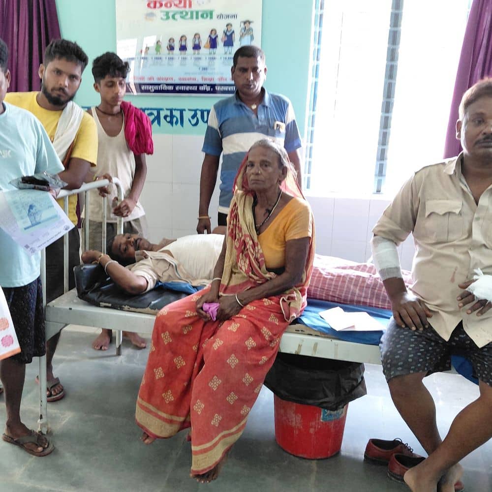 मड़ैया में सड़क हादसा:टेंपू की टक्कर से परबत्ता थाना के दो चौकीदार घायल, कोर्ट जा रहे थे मड़ैया में सड़क हादसा:टेंपू की टक्कर से परबत्ता थाना के दो चौकीदार घायल, कोर्ट जा रहे थे