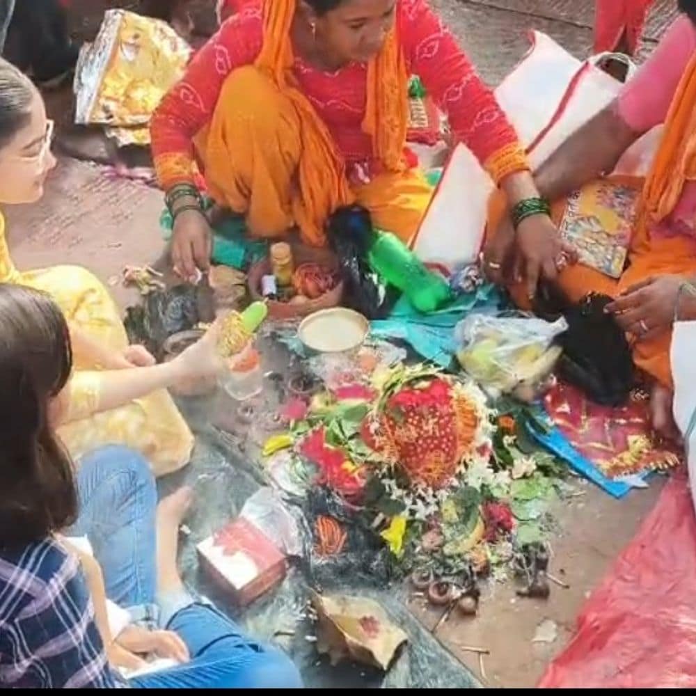 अनंत चतुर्दशी पर देवघर में उमड़ी भक्तों की भीड़:बाबा बैद्यनाथ मंदिर में जलार्पण के लिए 4 किमी लंबी कतार, श्रद्धालुओं ने सुनी विष्णु कथा