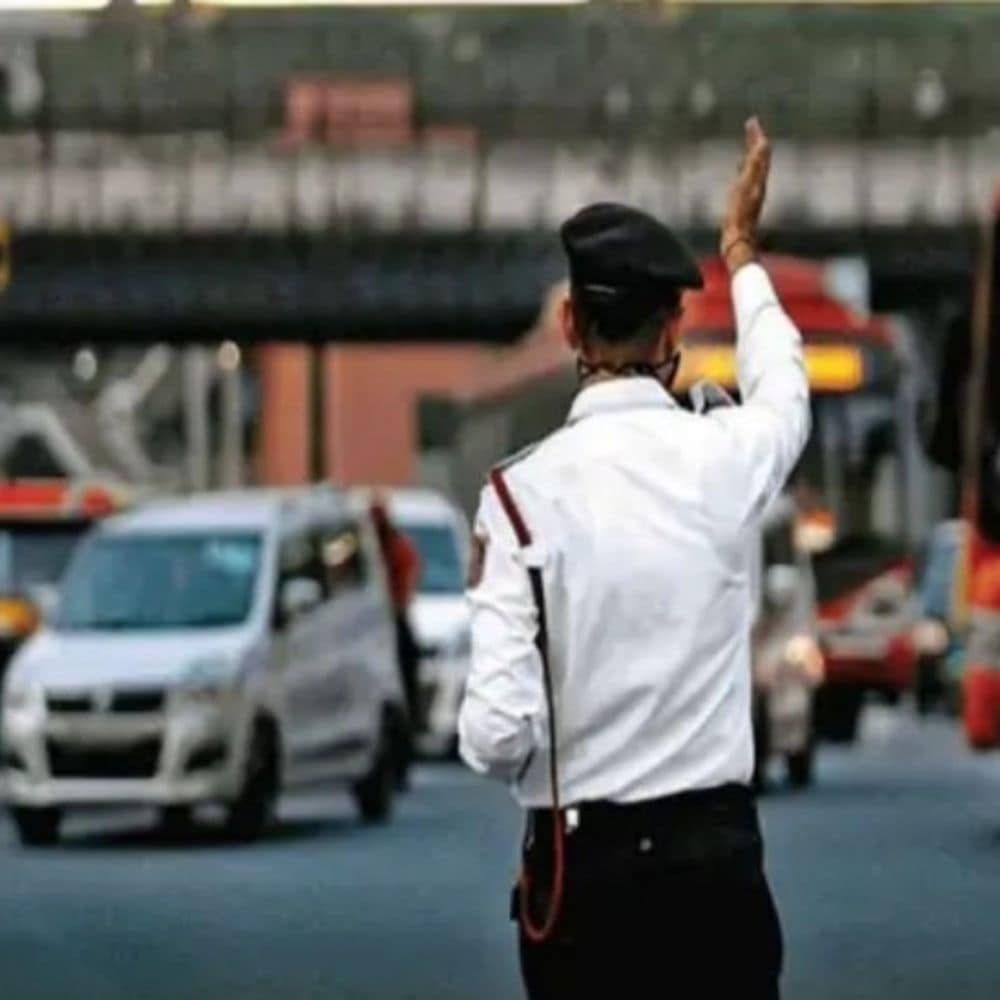 27 दिनों में 323 नाबालिग को गाड़ी चलाते पकड़ी ट्रैफिक पुलिस