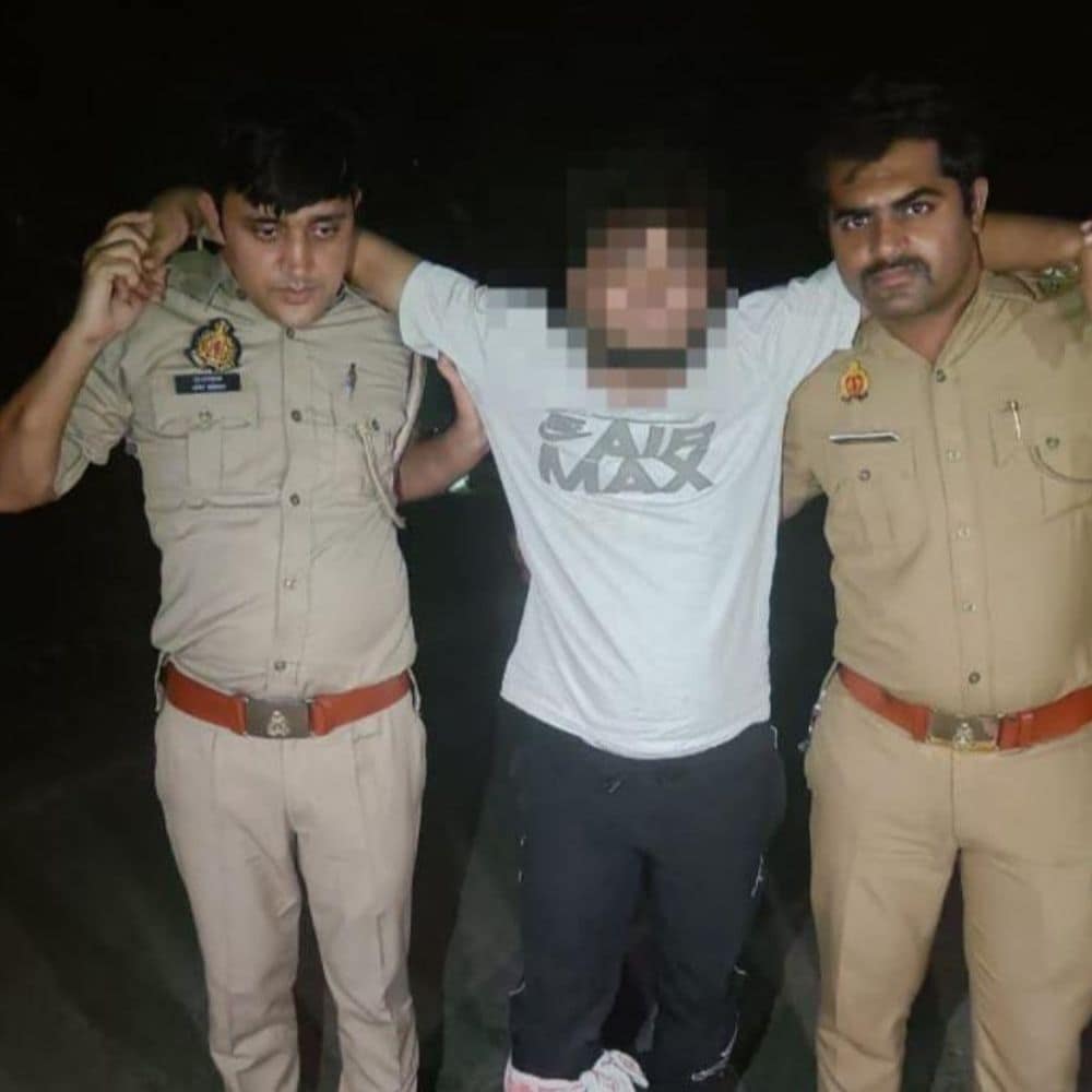 यूपी की बड़ी खबरें-:गाजियाबाद में 40 महिलाओं से लूट करने वाला शहबाज एनकाउंटर में अरेस्ट, पुलिस ने दौड़ाकर पैर में गोली मारी