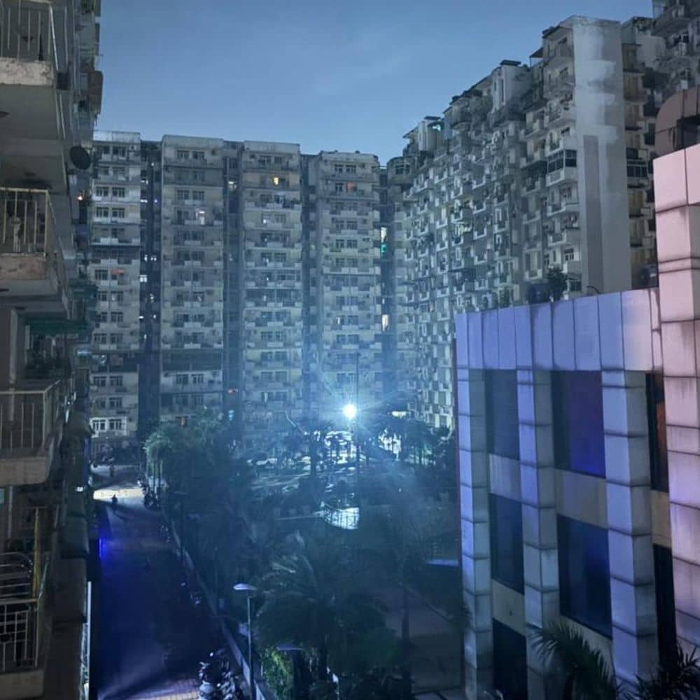 गाजियाबाद की KW सृष्टि सोसाइटी 40 घंटे बिजली नहीं आई:8 घंटे पावर बैकअप भी ठप रहा, लिफ्ट होने से चढ़नी पड़ी सीढ़ियां गाजियाबाद की KW सृष्टि सोसाइटी 40 घंटे बिजली नहीं आई:8 घंटे पावर बैकअप भी ठप रहा, लिफ्ट होने से चढ़नी पड़ी सीढ़ियां